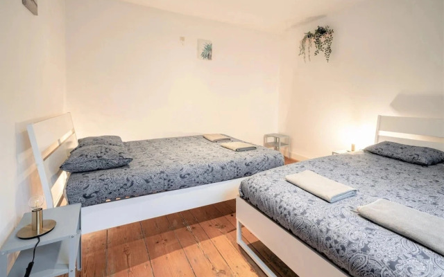 Deluxe Capital Street Stay for 12