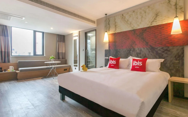 Ibis wuhan hubu alley hotel