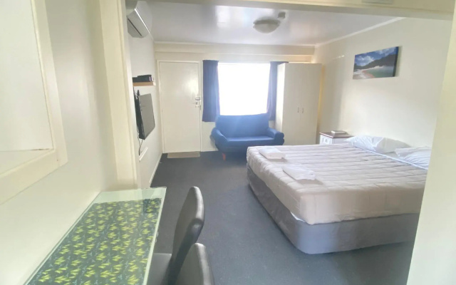 Kowhai & Colonial Motel
