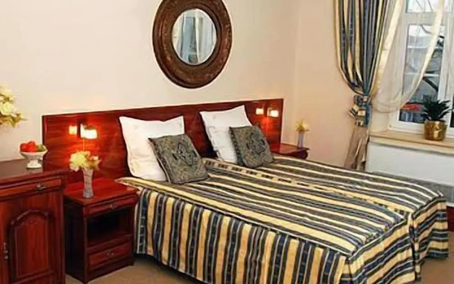 Old Time Hotel