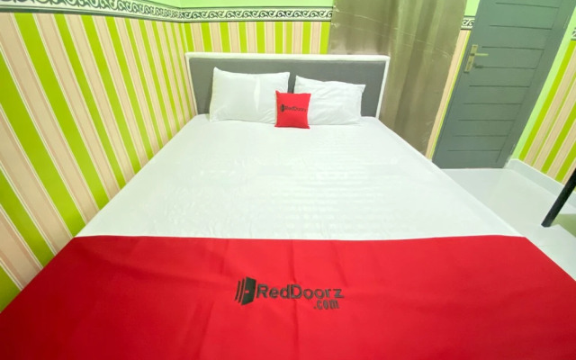 RedDoorz @ Porodisa Homestay Palu