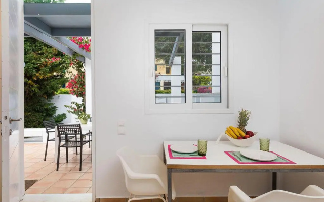 Villa Piedra Del Mar Beachfront by Villa2be