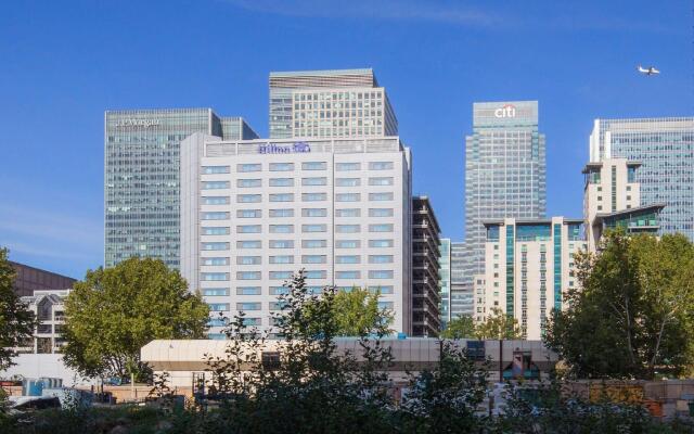 Отель Hilton London Canary Wharf вид на фасад