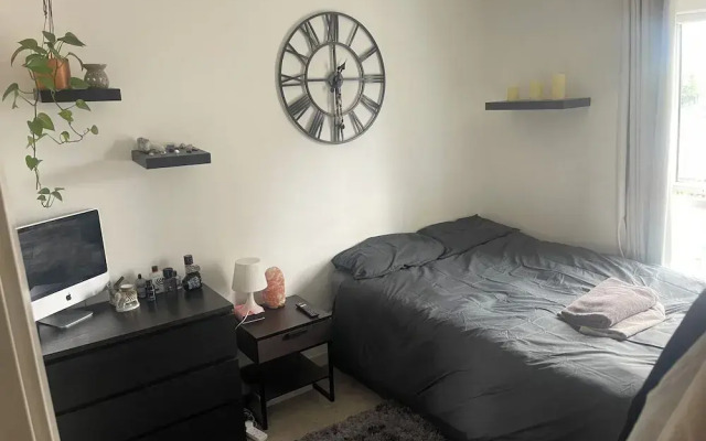 Apartment Sleeps 4 With Free Parking
