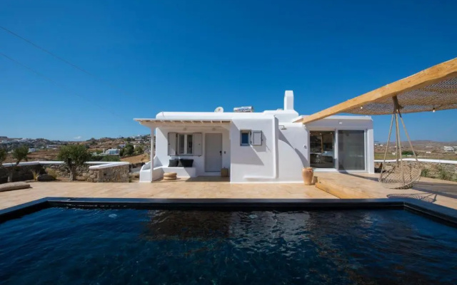 Little Villa amid Super Paradise-JackieO' Mykonos