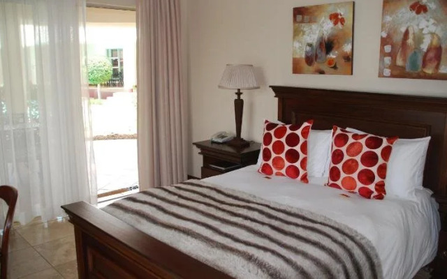Woodmead Guest Lodge