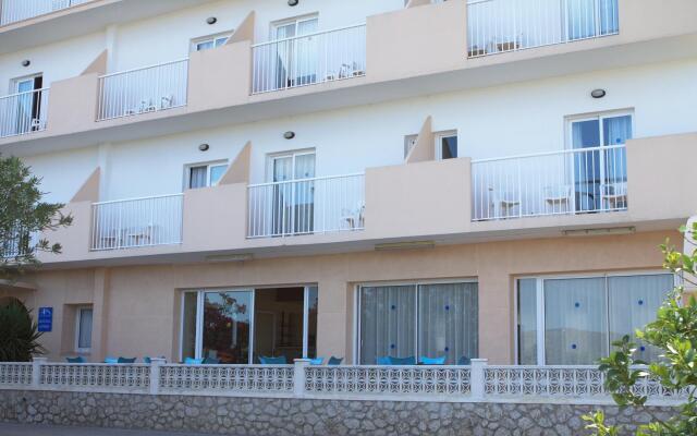 Отель Hostal Anibal Испания, Сан-Антони-де-Портмань - отзывы, цены и фото номеров - забронировать отель Hostal Anibal онлайн вид на фасад
