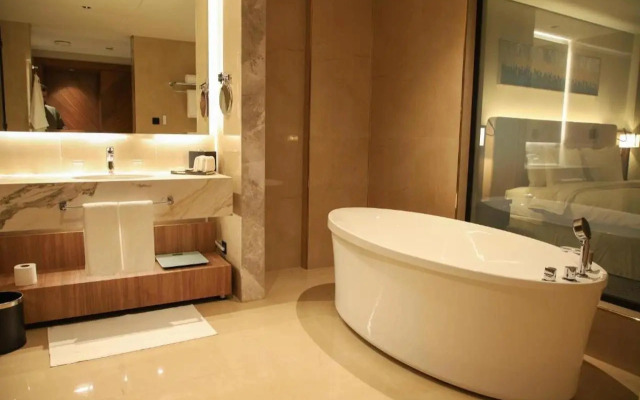 Midpoint Hotel