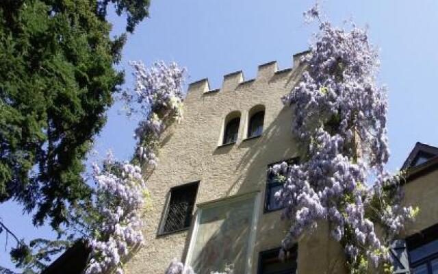 Отель Schloss Castello Pienzenau B&B Меран вид на фасад