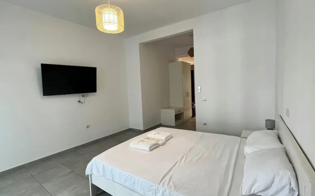 Vibrant Omonia Oasis, Modern Apartment in the Heart of Athens