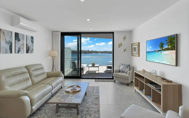 Modern 2-bedroom Apartment With Pool Access