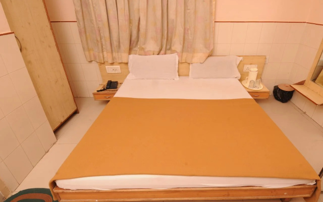 Capital O 10749 Hotel Neelkanth Bliss