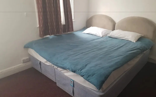 Acacia Hotel