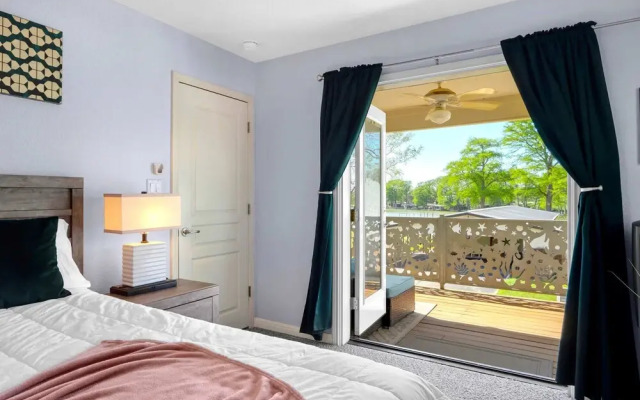 Spacious Retreat & Game Room Sleeps 12
