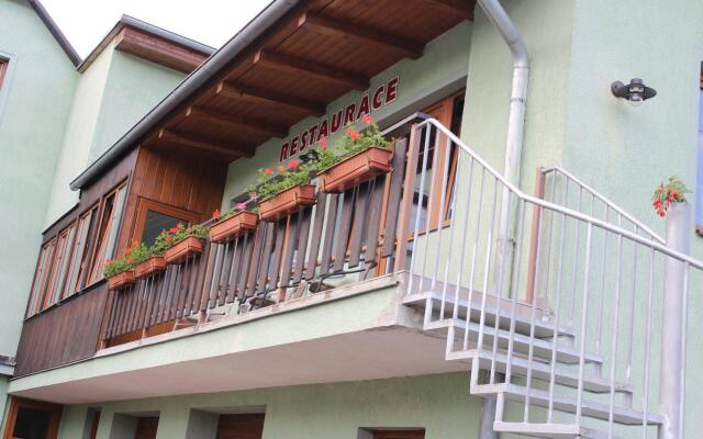 Отель Pension Lukas Guest House вид на фасад