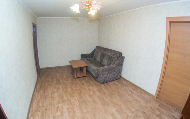 По суткам 33 на улице Горького 77