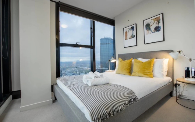 Stunning 2 Bed On Collins With Pool In Southern Cross