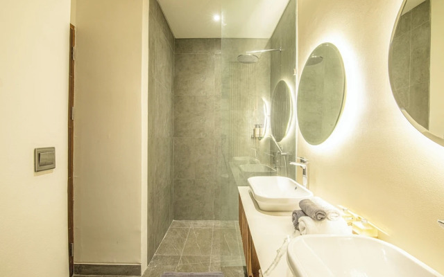 Designer 5br Villa 400m to Caf del Mar