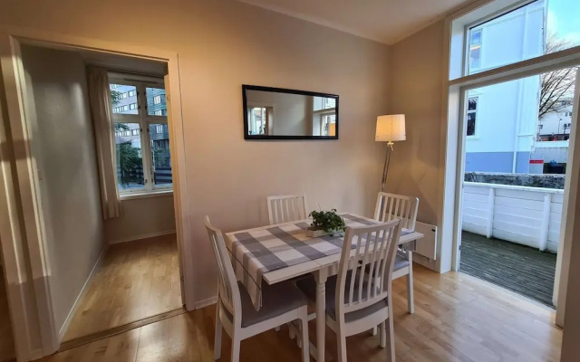 Beautiful 2-bedroom In City Center, With Balcony and Free Parking
