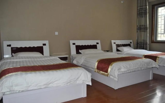Lixian County Taoping Qiang Village Erma Inn