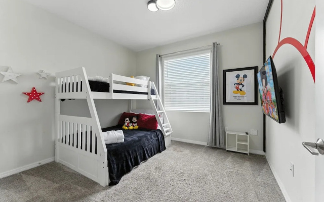 Beautiful Lakeview Retreat Near Disney