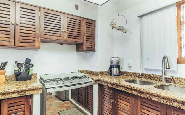 Ocean View 2Br Condo-balcony-beach-pool VDS 111