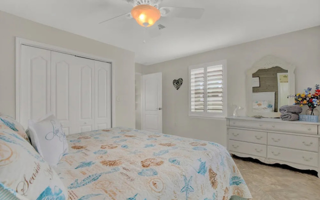 New! Beachfront Home W/grill & Stunning Views!