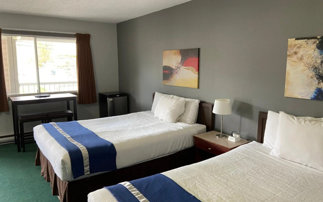Monashee Lodge