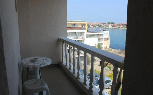 Tzonevi Guest House