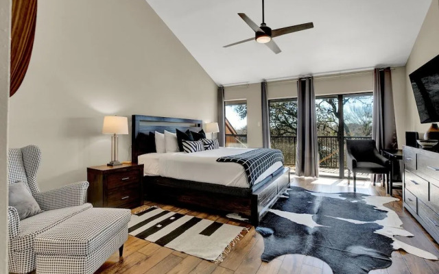 Luxury Riverfront Condo 1 BLK to Schlitterbahn!