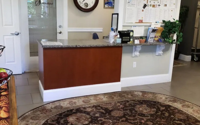 Crescent Suites Hotel