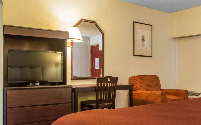 Rodeway Inn Marietta near Dobbins ARB