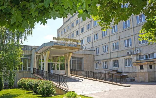 Гостиница Pansionat Alyans Sanatornogo Tipa в Железноводске отзывы, цены и фото номеров - забронировать гостиницу Pansionat Alyans Sanatornogo Tipa онлайн Железноводск вид на фасад