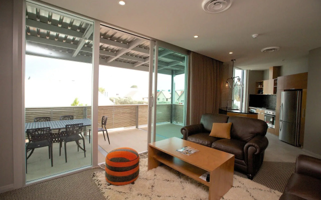 King and Queen Hotel Suites