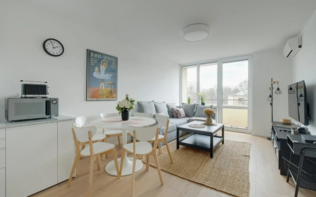 Luxurious 3br Apt Center