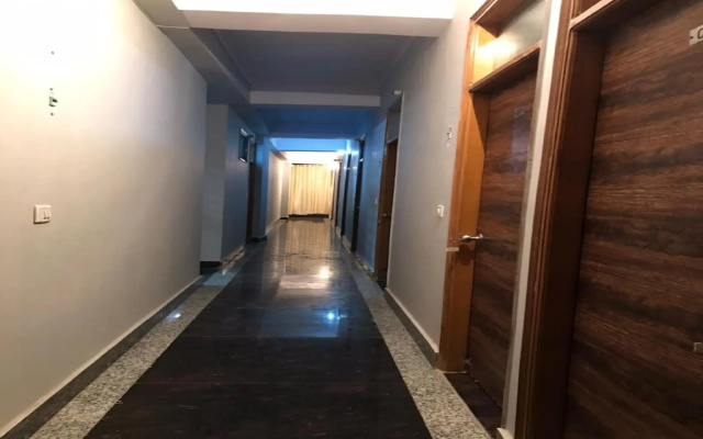 POP 84139 Hotel Moonlight