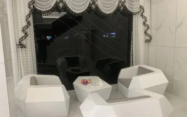 Tongcheng Siwei Film Hotel