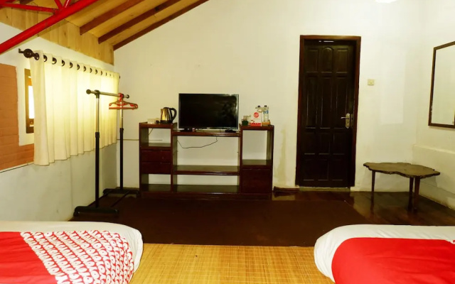 OYO 438 Cemara's Homestay