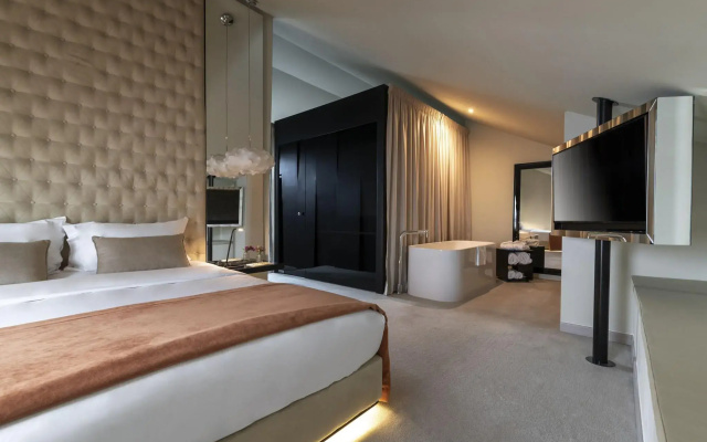 9Hotel Mercy
