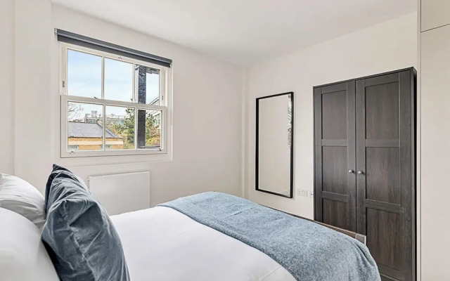 Sunny 2-bed Gem in Chiswick