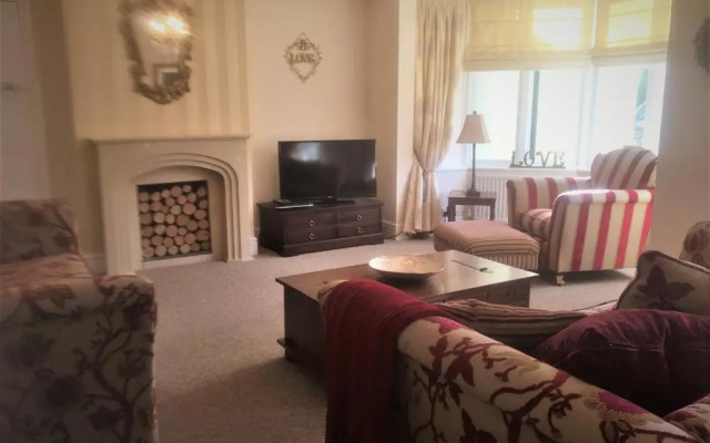 Fring House Apartment
