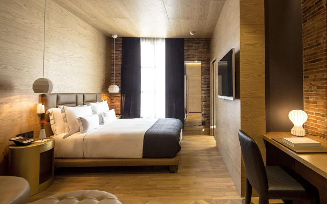 Monument Hotel