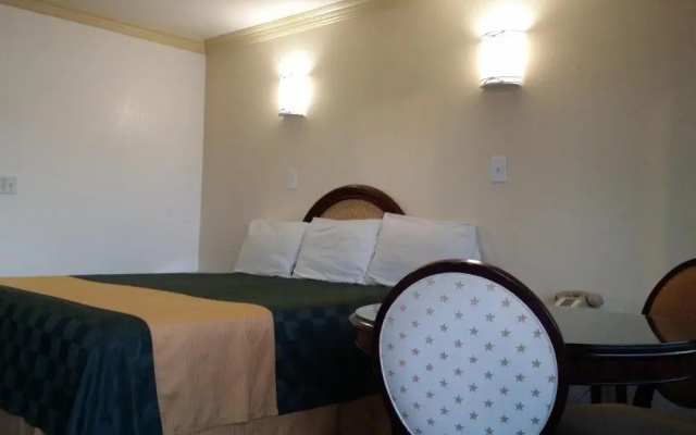 Desert Mirage Inn & Suites