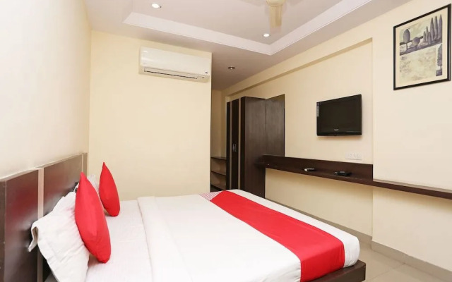 OYO 22040 Hotel Central Plaza