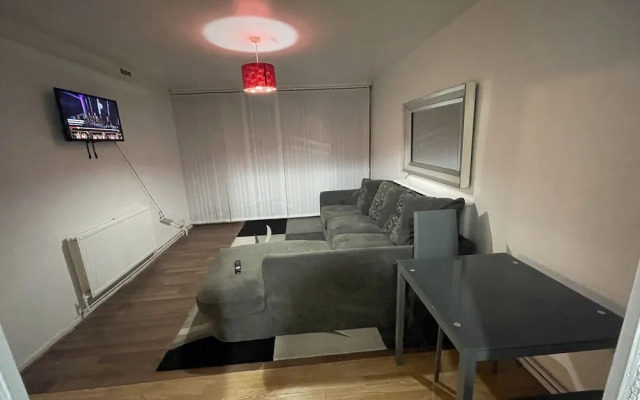 New! Xtra Large 4 Bedroom Up to 14 Guests