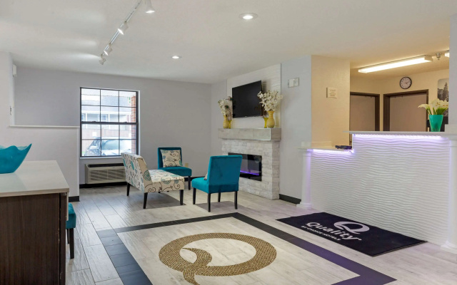 Quality Inn Lee - Lenox South