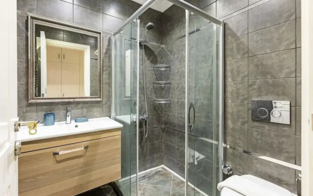 Missafir Excellent Flat With Backyard in Nisantasi