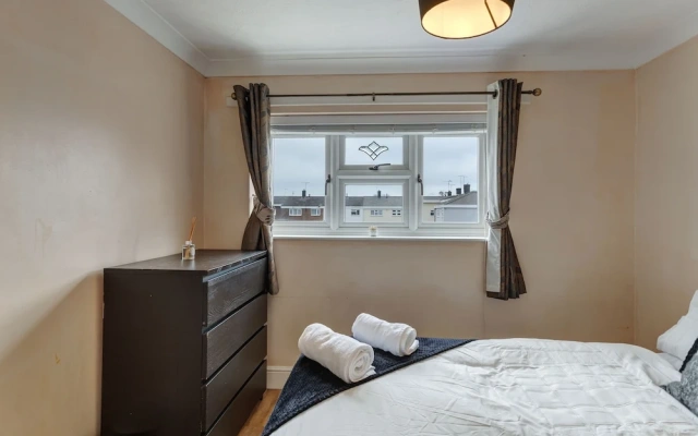 3-bed House, Sleeps 6, Free Parking,wifi