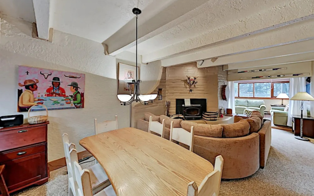 15tru5ai 3 Bedroom Condo