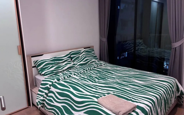 Charming 2 Bedroom Apartment in Heart of Phrom Phong